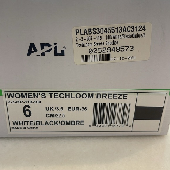 NIB APL ATHLETIC PROPULSION LABS TECHLOOM BREEZE SNEAKERS IN WHITE/BLACK . 6 - Picture 9 of 9